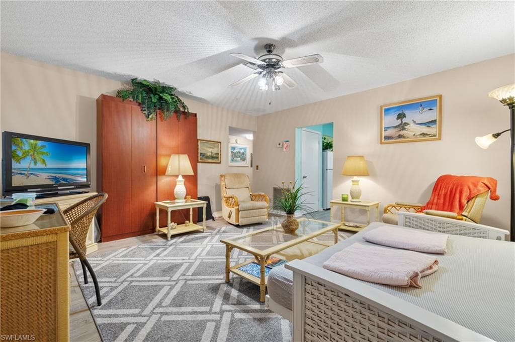 940 3rd St S 203, Naples, FL 34102-5