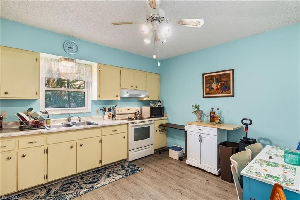940 3rd St S 203, Naples, FL 34102-7