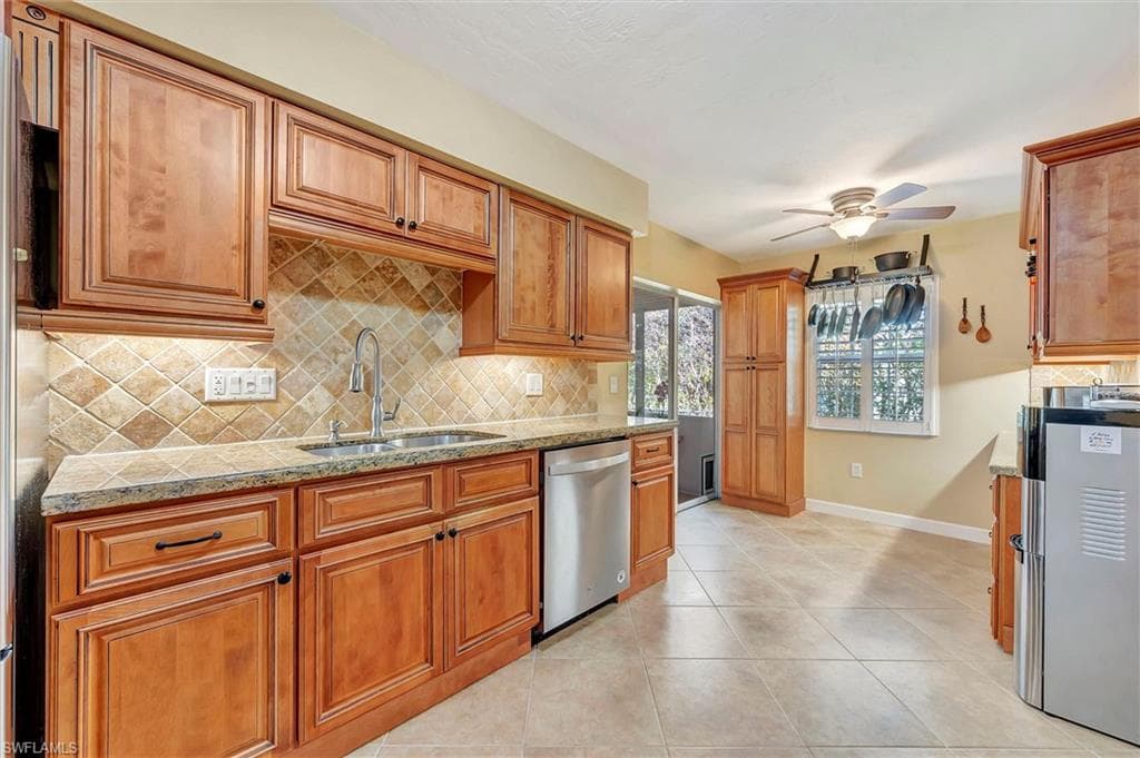 715 96th Ave N, Naples, FL 34108-22