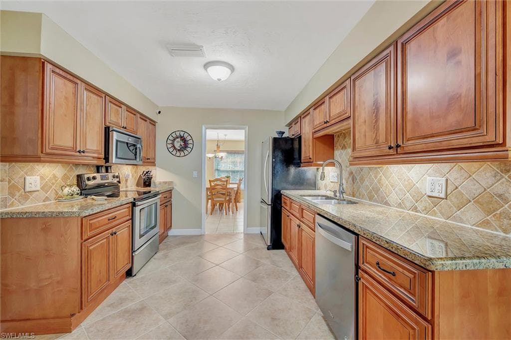 715 96th Ave N, Naples, FL 34108-25