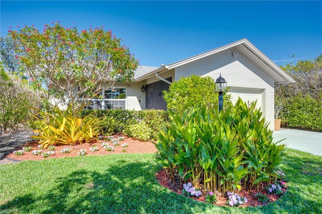 715 96th Ave N, Naples, FL 34108-2