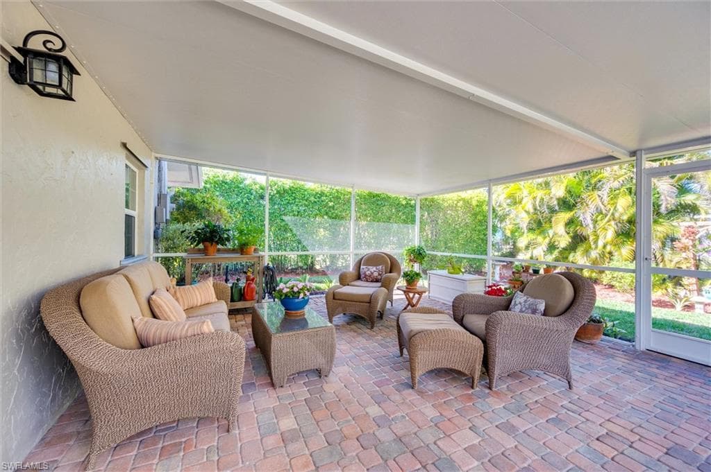 715 96th Ave N, Naples, FL 34108-29
