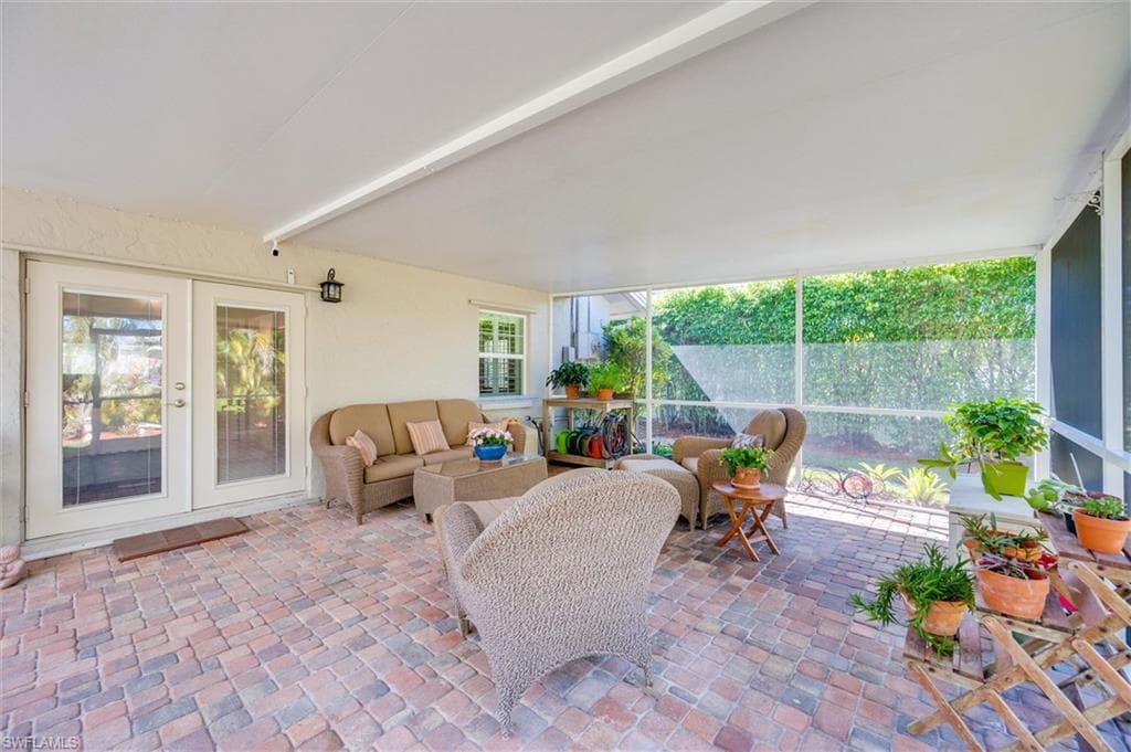 715 96th Ave N, Naples, FL 34108-30