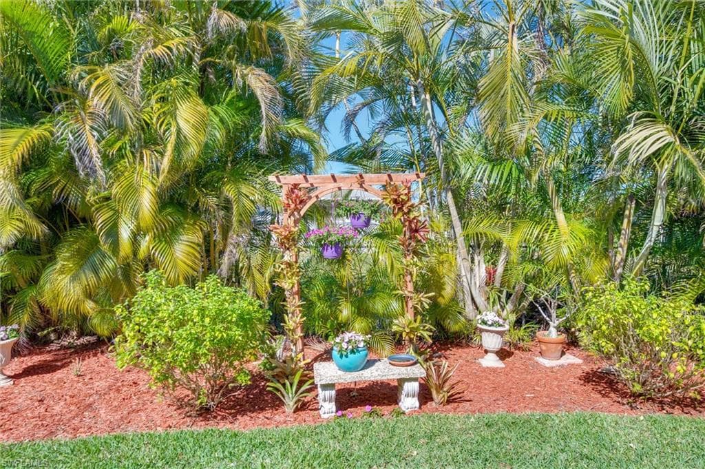 715 96th Ave N, Naples, FL 34108-35