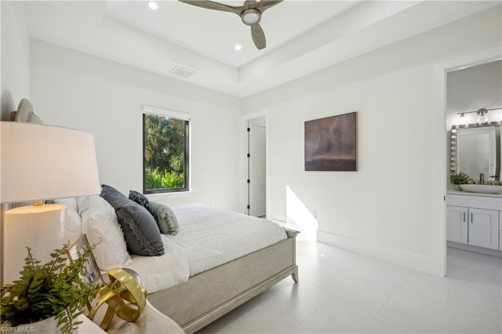 467 20th Ave NE, Naples, FL 34120-32