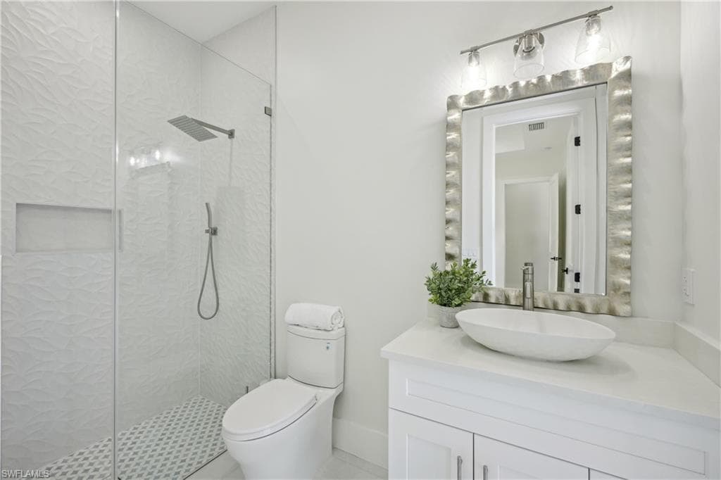 467 20th Ave NE, Naples, FL 34120-33