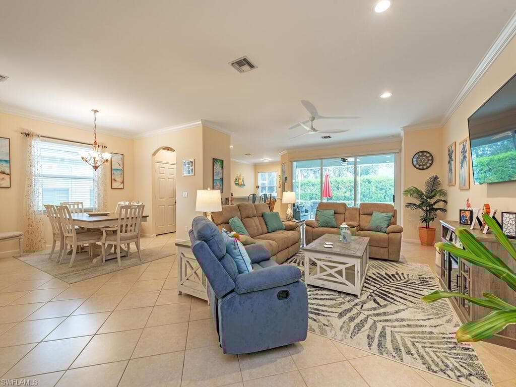 8300 Laurel Lakes Blvd, Naples, FL 34119-1