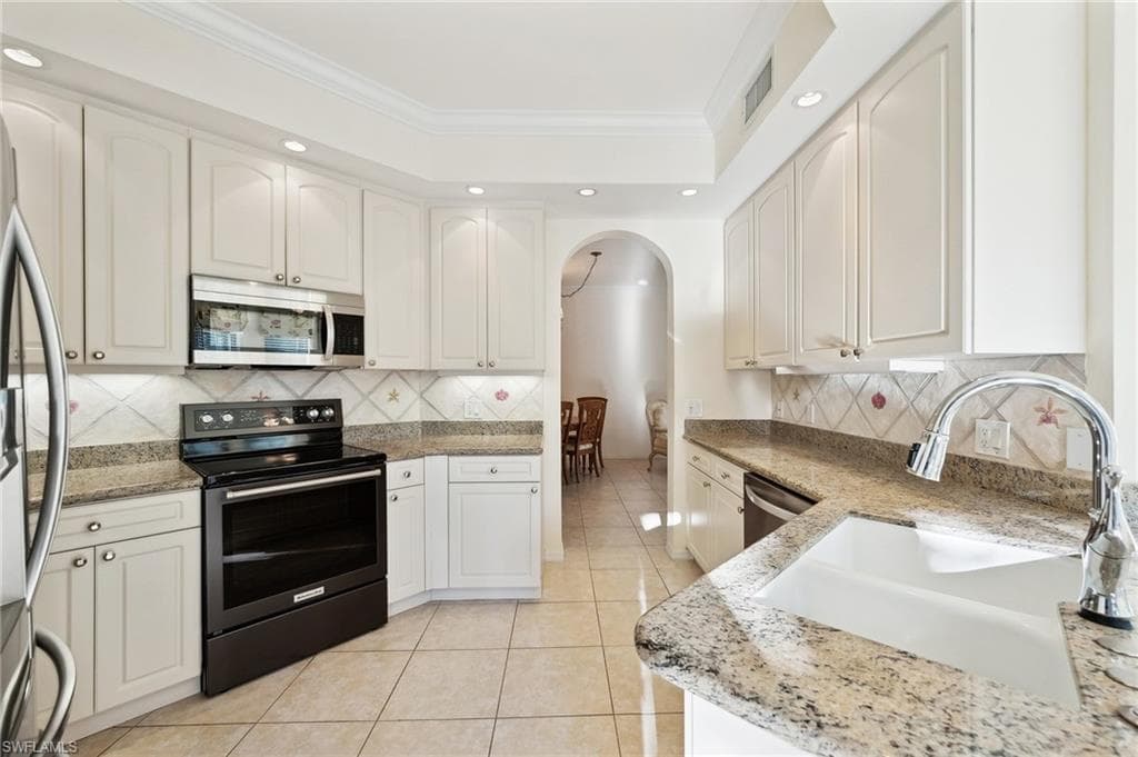 7024 Pelican Bay Blvd F101, Naples, FL 34108-20