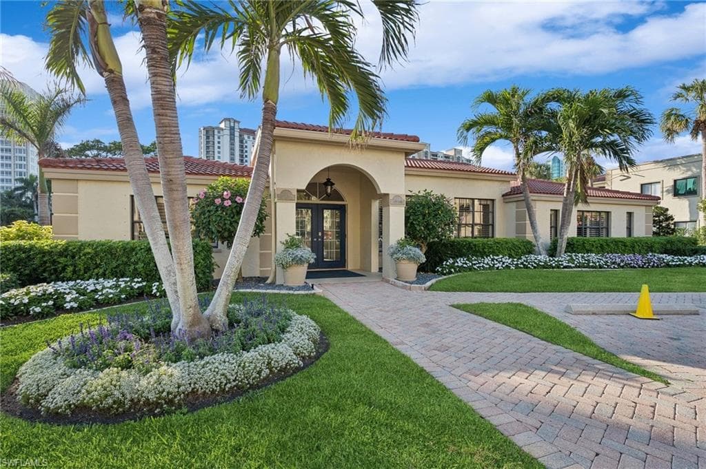 7024 Pelican Bay Blvd F101, Naples, FL 34108-3