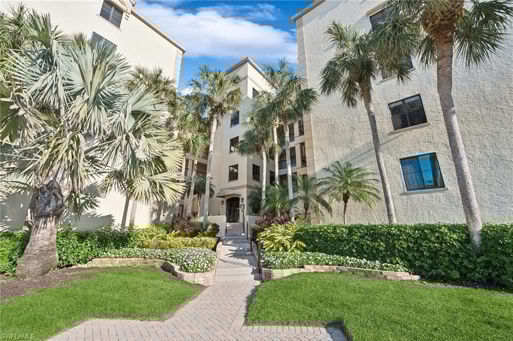 7024 Pelican Bay Blvd F101, Naples, FL 34108-4