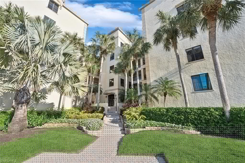 7024 Pelican Bay Blvd F101, Naples, FL 34108-4
