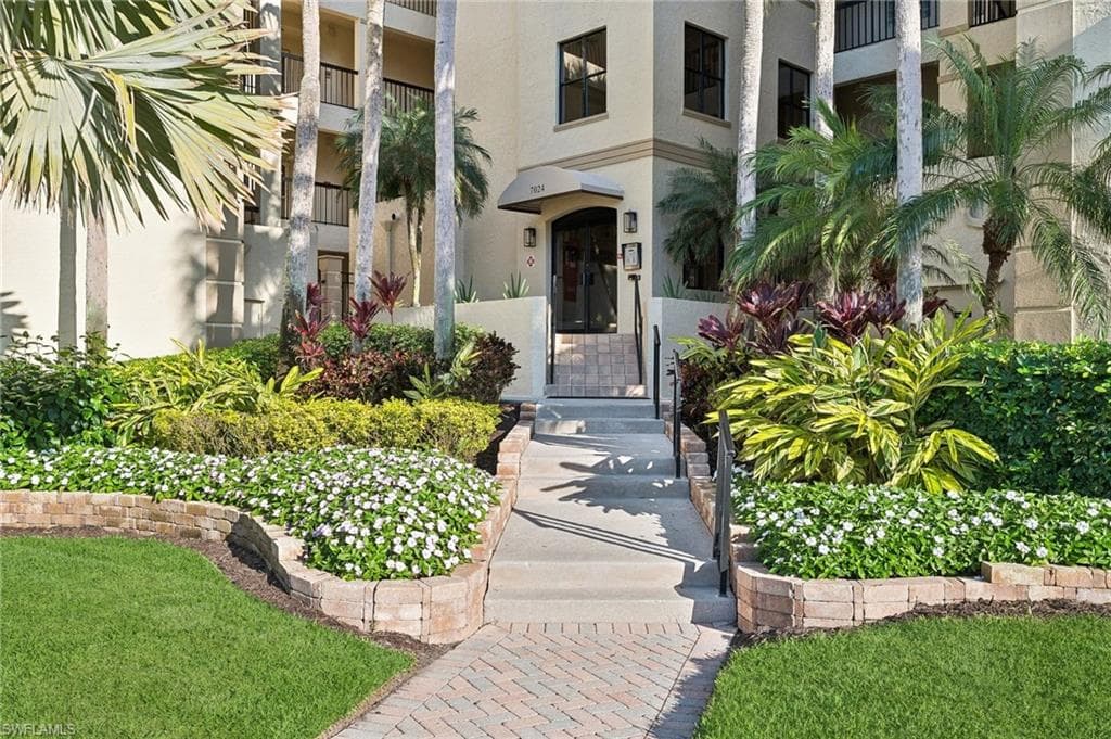7024 Pelican Bay Blvd F101, Naples, FL 34108-5