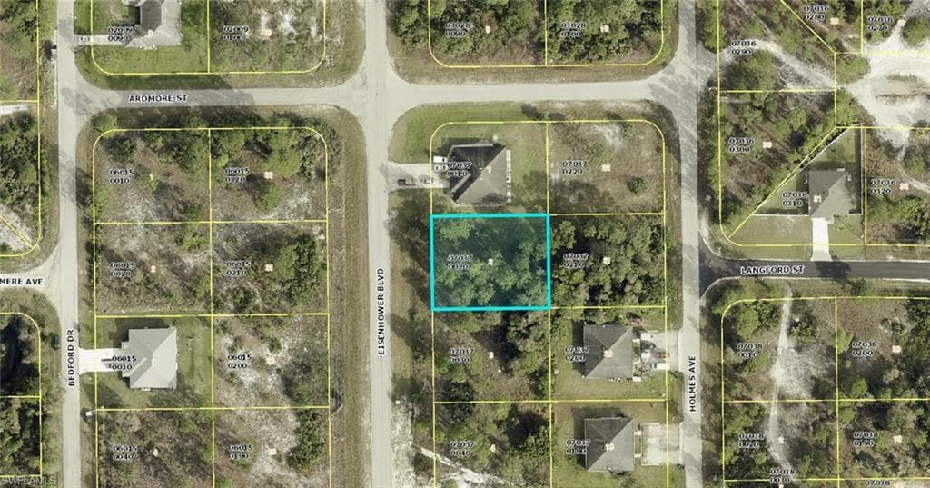753/755 Eisenhower Blvd, Lehigh Acres, FL 33974-2