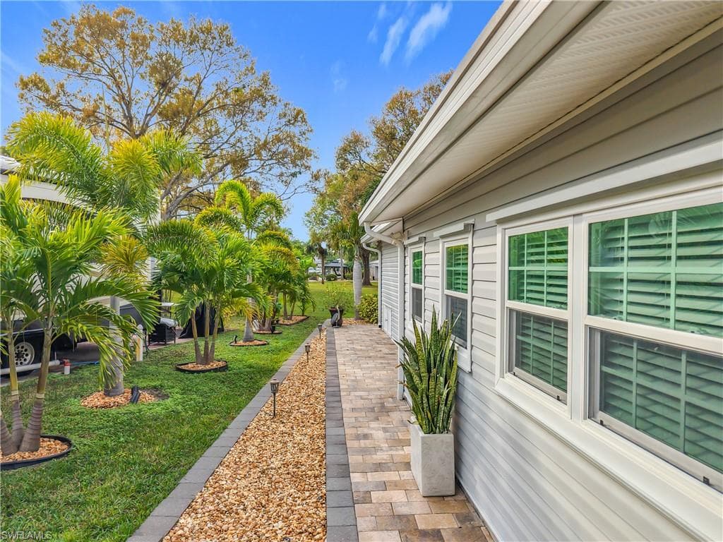 10047 Parkwood Dr. B51, Fort Myers, FL 33905-4
