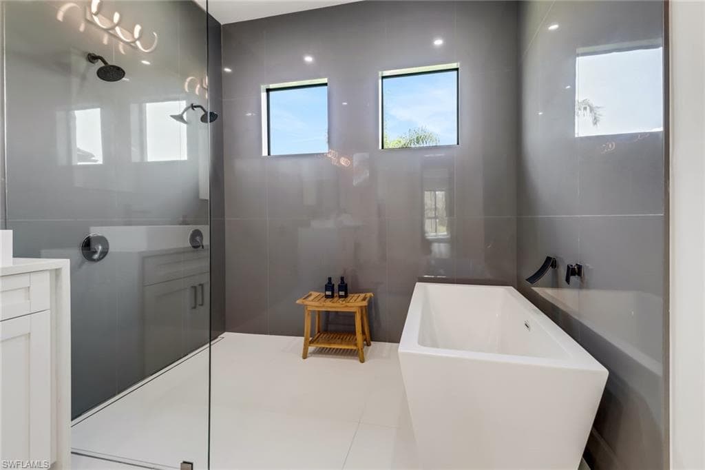 653 23rd St SW, Naples, FL 34117-25