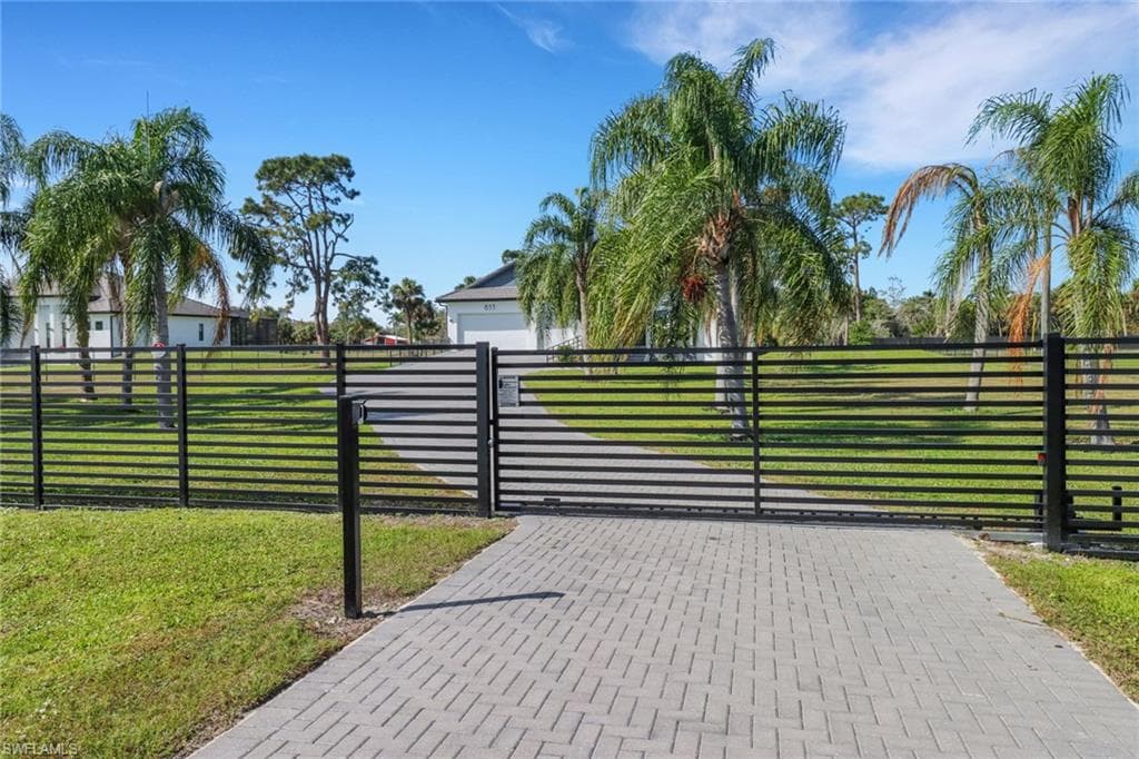 653 23rd St SW, Naples, FL 34117-3