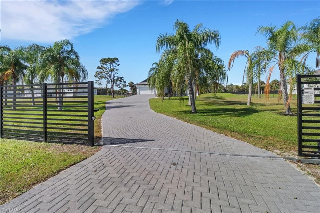 653 23rd St SW, Naples, FL 34117-4