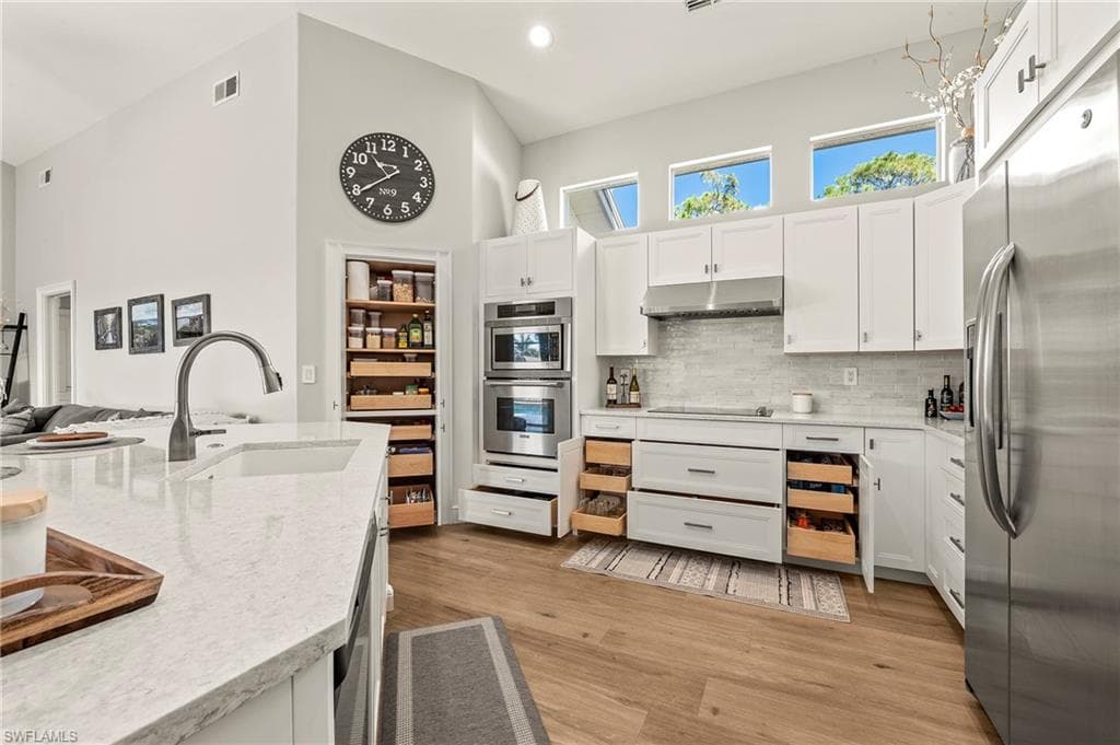 1015 Tivoli Ln, Naples, FL 34104-9