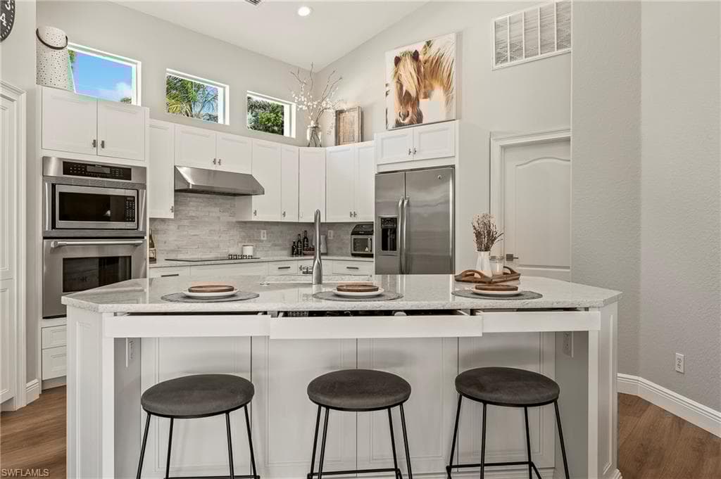 1015 Tivoli Ln, Naples, FL 34104-11