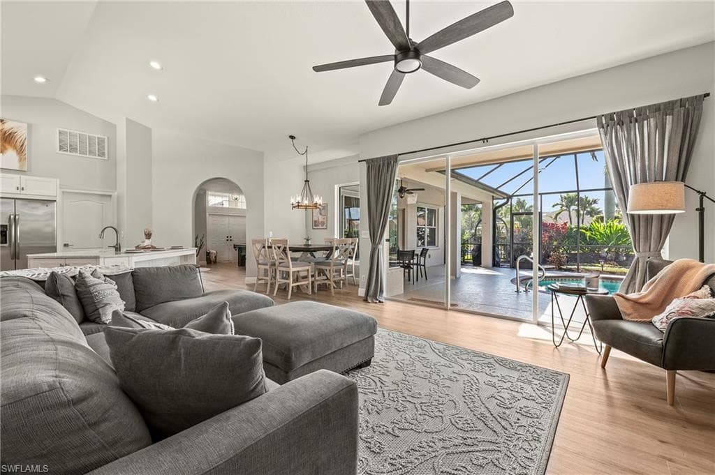 1015 Tivoli Ln, Naples, FL 34104-15