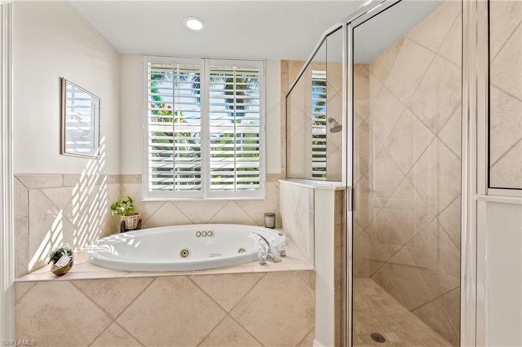 1015 Tivoli Ln, Naples, FL 34104-18