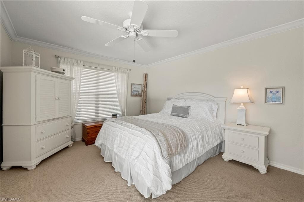1015 Tivoli Ln, Naples, FL 34104-21