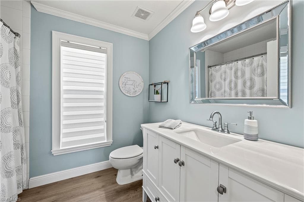 1015 Tivoli Ln, Naples, FL 34104-22