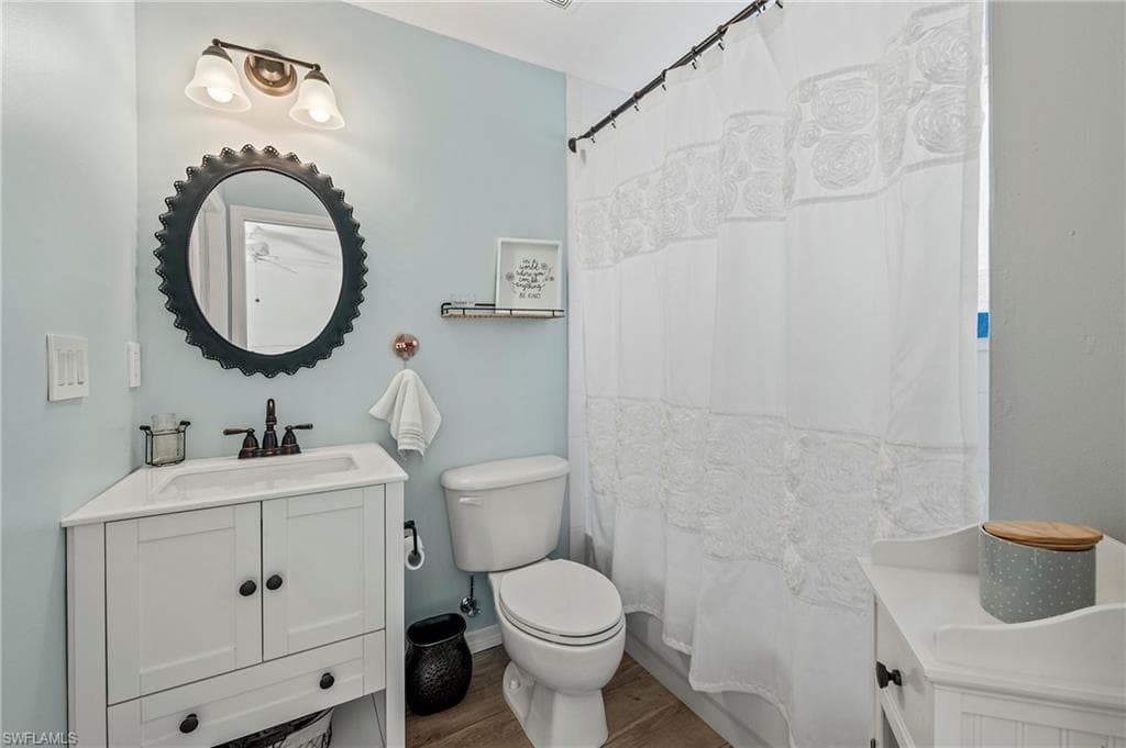 1015 Tivoli Ln, Naples, FL 34104-24