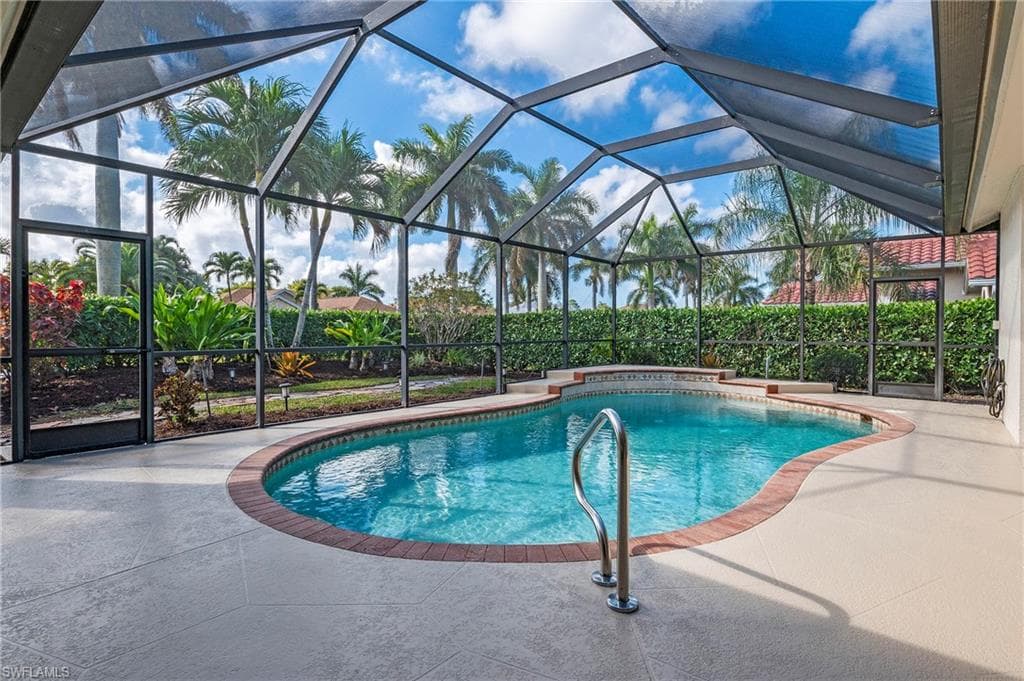1015 Tivoli Ln, Naples, FL 34104-25