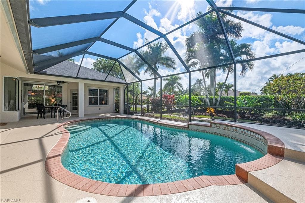 1015 Tivoli Ln, Naples, FL 34104-26