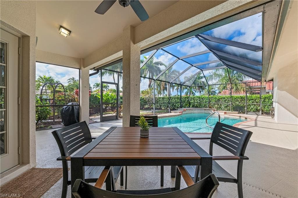 1015 Tivoli Ln, Naples, FL 34104-27