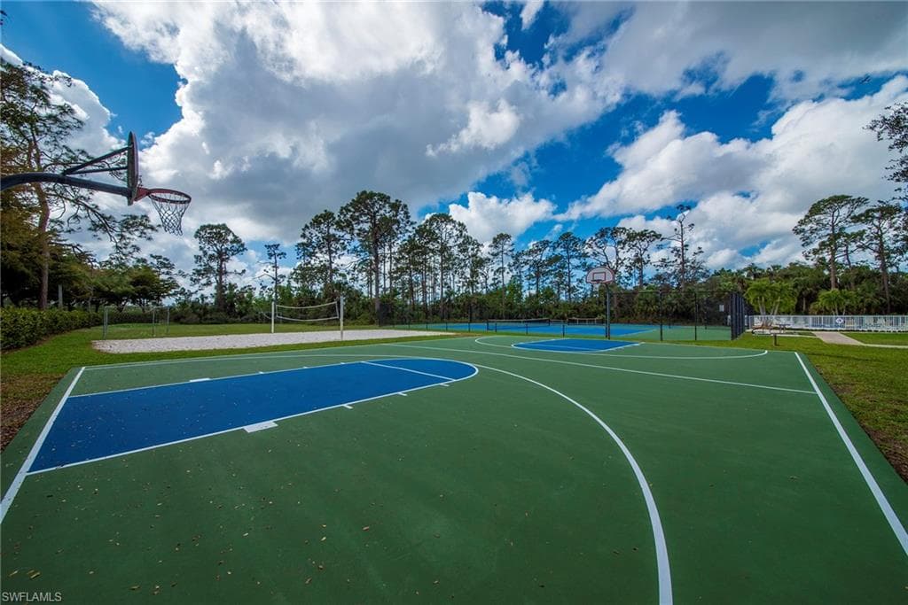 1015 Tivoli Ln, Naples, FL 34104-37