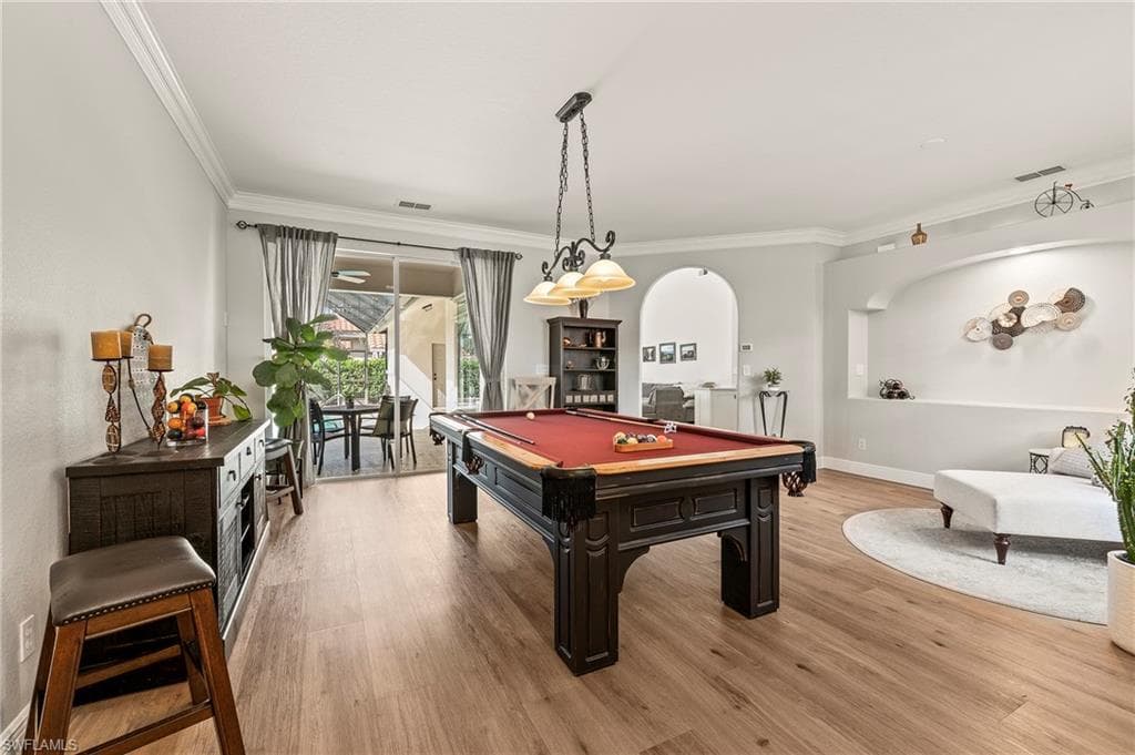 1015 Tivoli Ln, Naples, FL 34104-3
