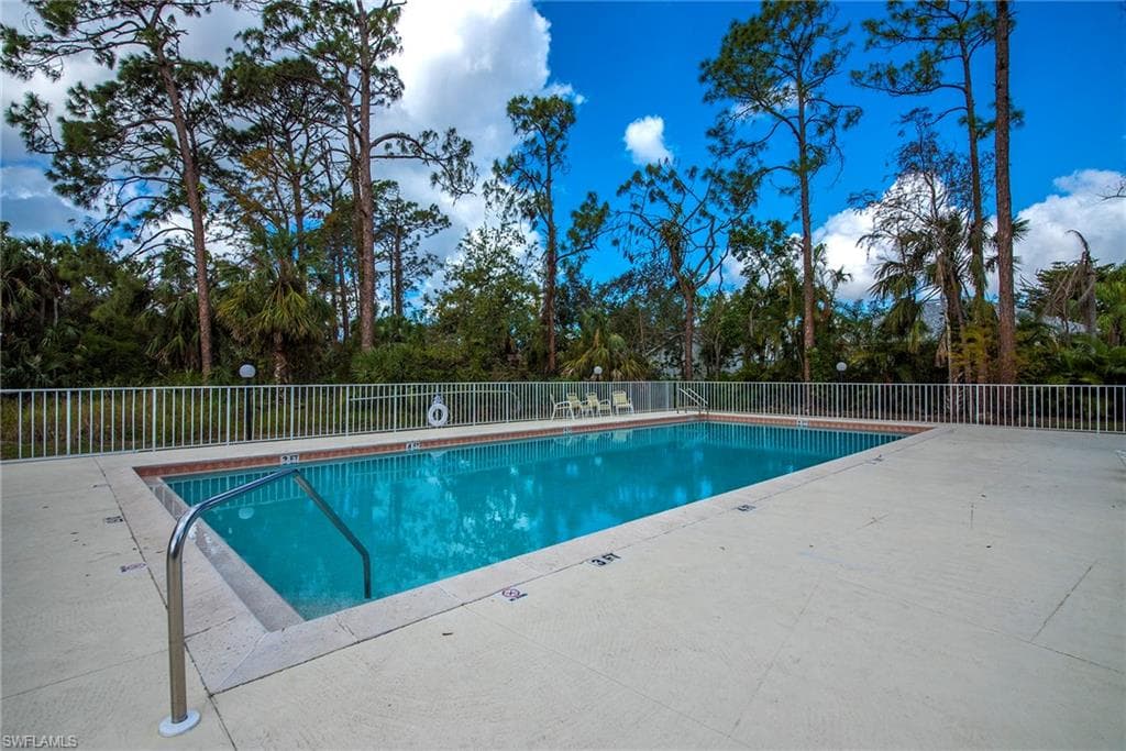 1015 Tivoli Ln, Naples, FL 34104-39