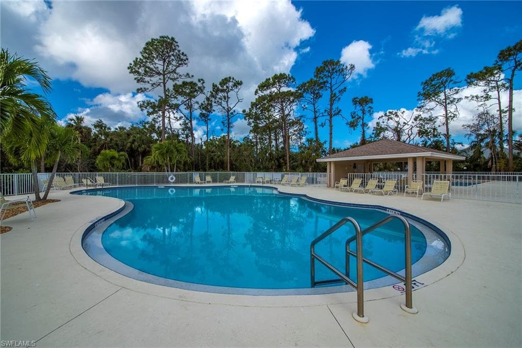 1015 Tivoli Ln, Naples, FL 34104-40