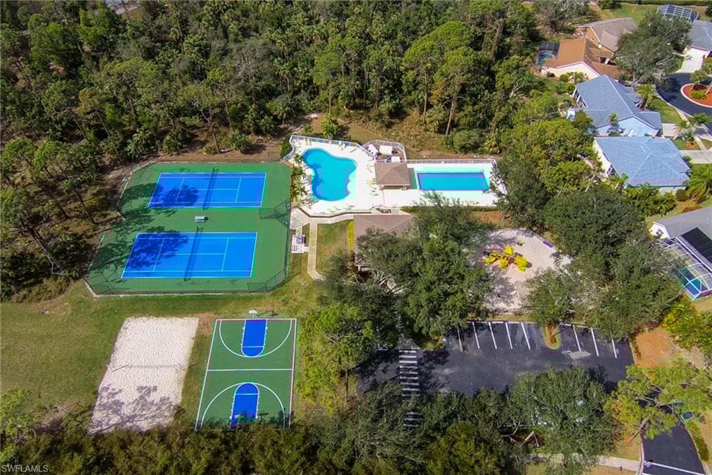1015 Tivoli Ln, Naples, FL 34104-44