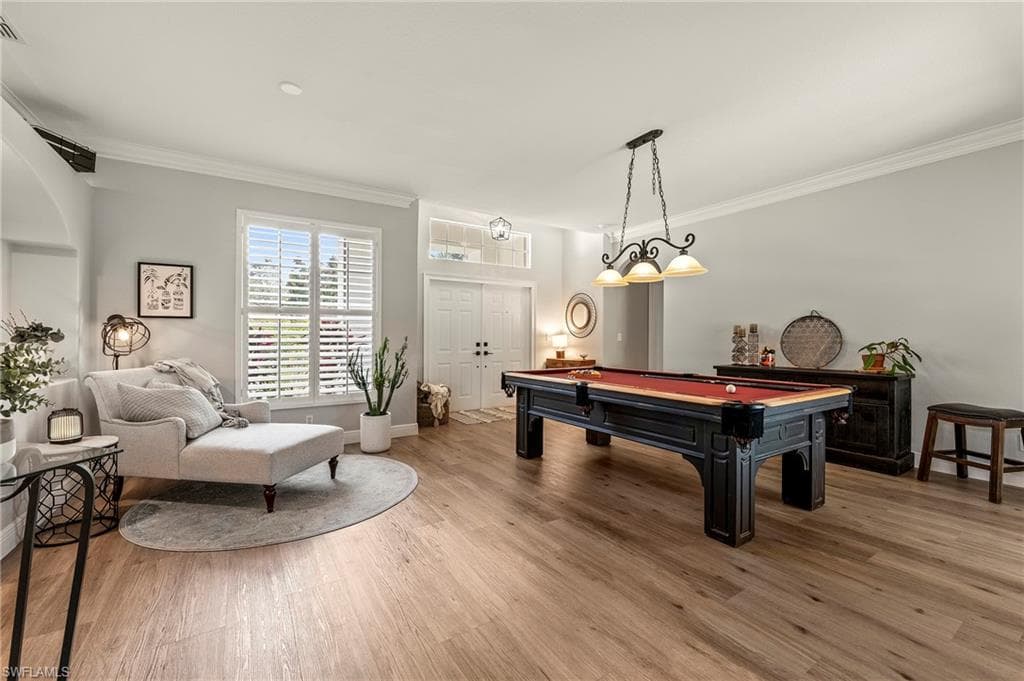 1015 Tivoli Ln, Naples, FL 34104-4