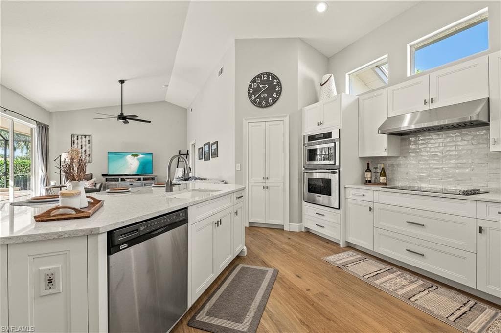 1015 Tivoli Ln, Naples, FL 34104-8