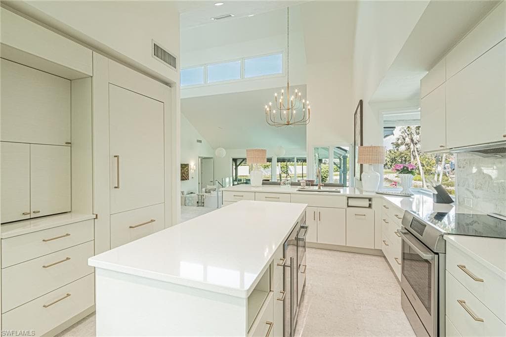 643 Bridgeway Ln, Naples, FL 34108-10