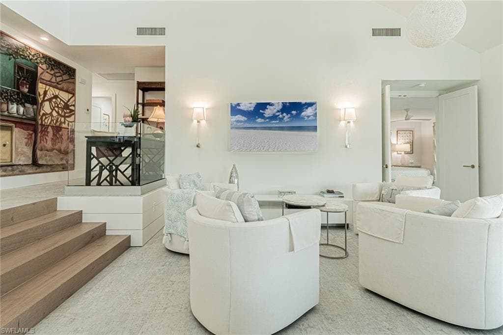 643 Bridgeway Ln, Naples, FL 34108-19
