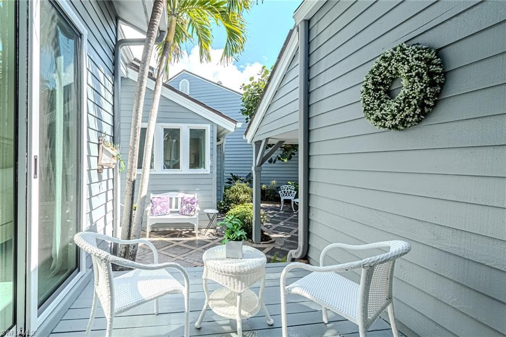 643 Bridgeway Ln, Naples, FL 34108-32