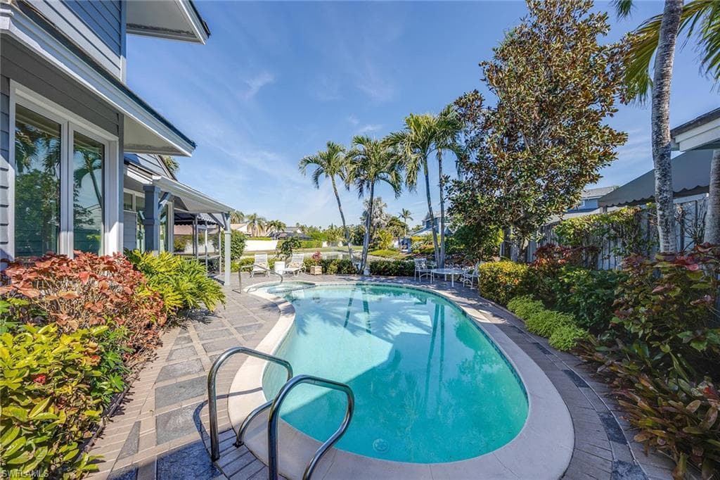 643 Bridgeway Ln, Naples, FL 34108-36