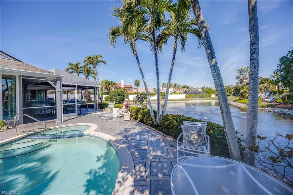643 Bridgeway Ln, Naples, FL 34108-38