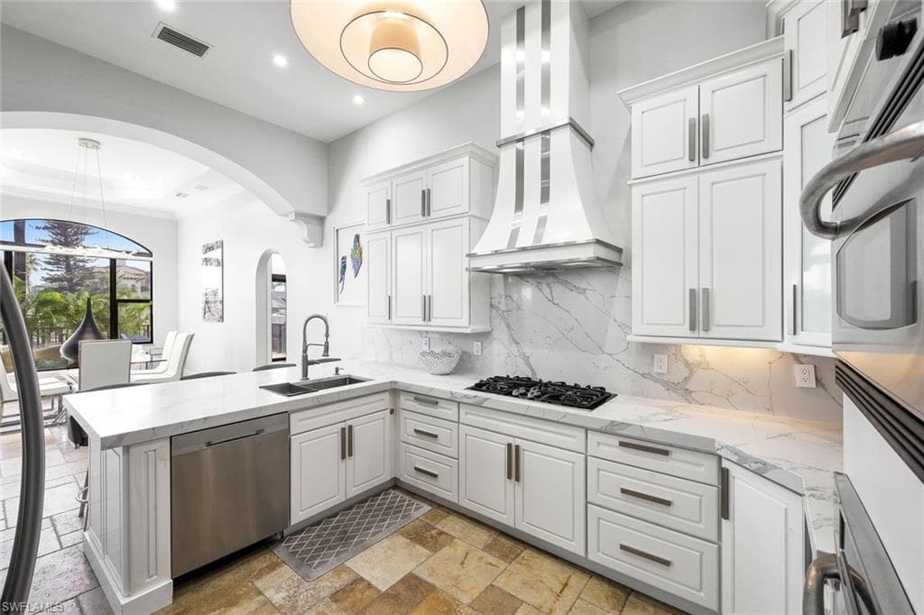 494 Seagull Ave, Naples, FL 34108-3