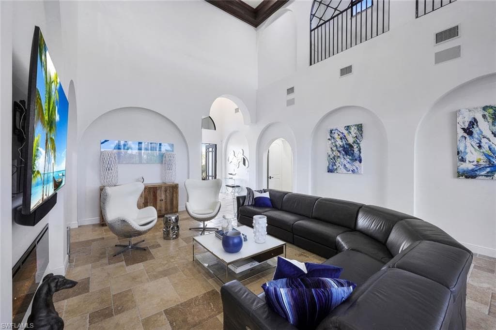 494 Seagull Ave, Naples, FL 34108-4