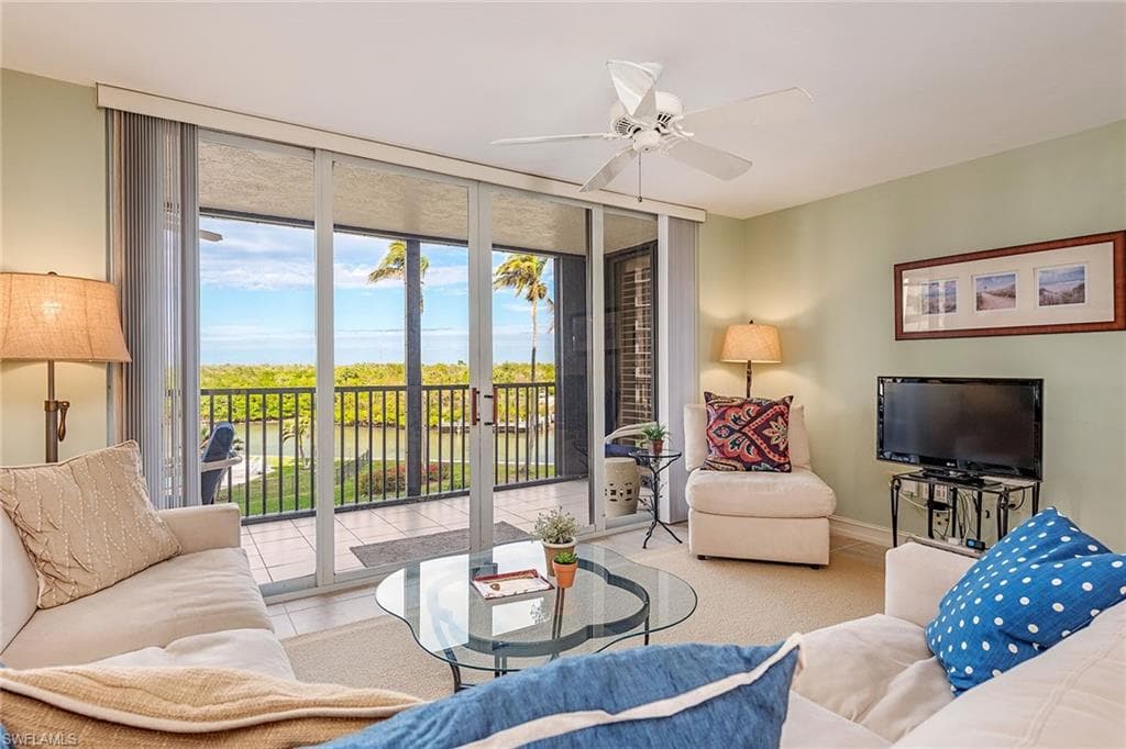 17 Bluebill Ave 203, Naples, FL 34108-2