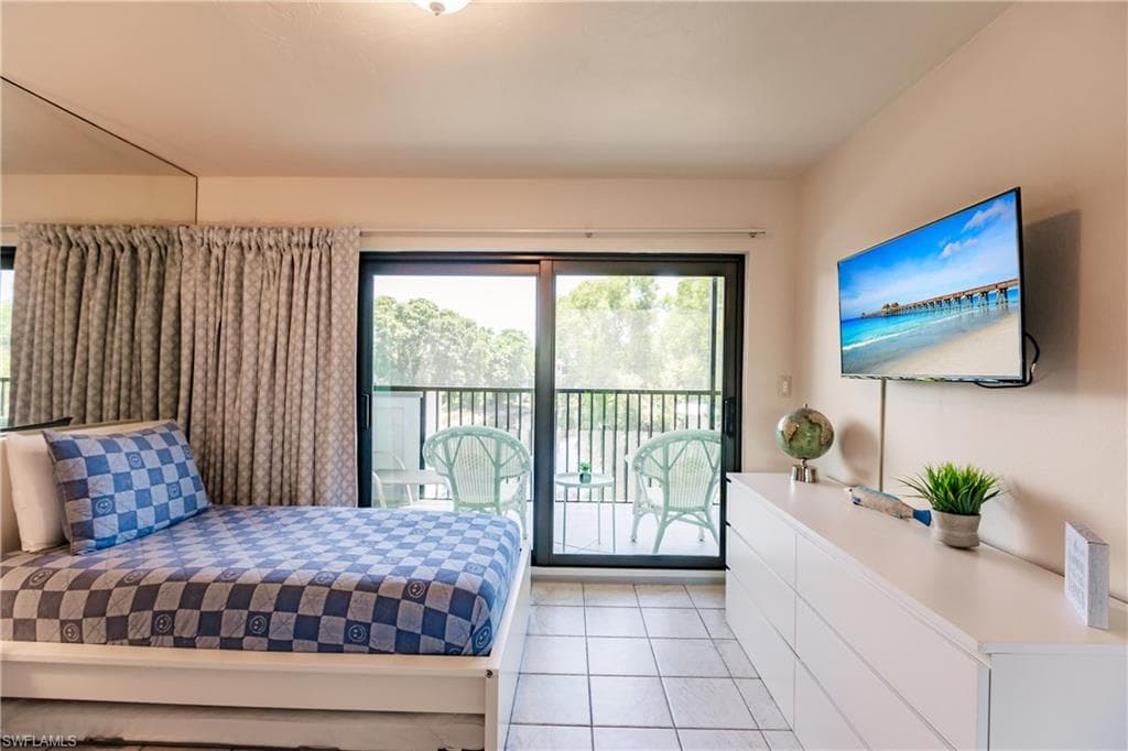 600 Neapolitan Way 352, Naples, FL 34103-22