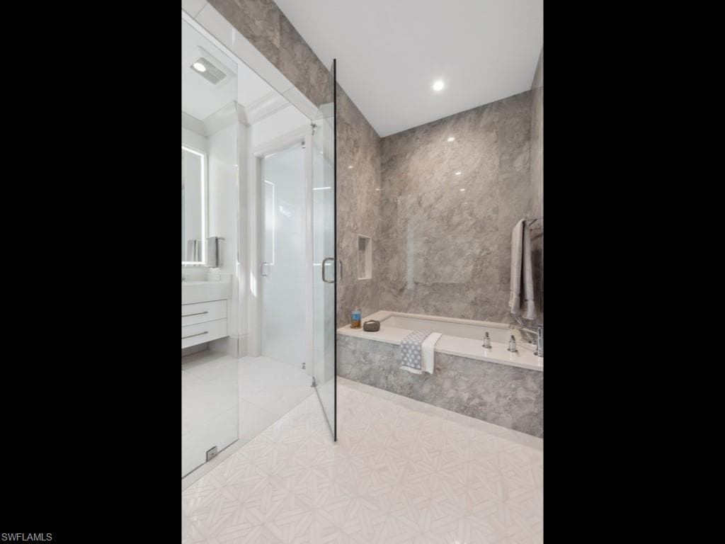 565 Anchor Rode Dr, Naples, FL 34103-28