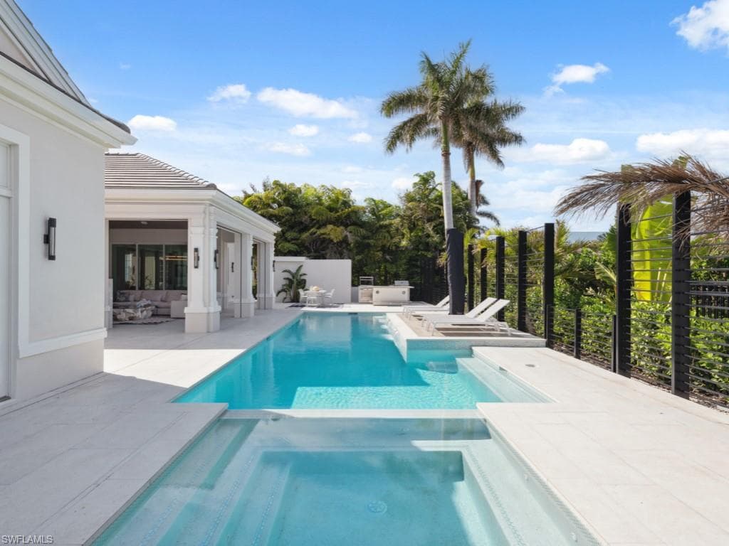 565 Anchor Rode Dr, Naples, FL 34103-37