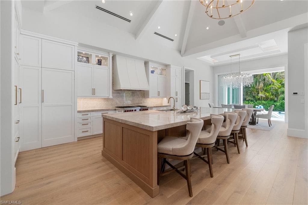 3290 Crayton Rd, Naples, FL 34103-9